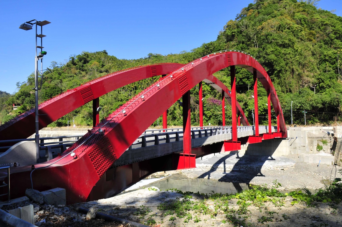 江西省红色的桥翼形桥图片